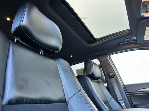 Used 2022 Jeep Grand Cherokee Laredo X AWD/4WD image 17