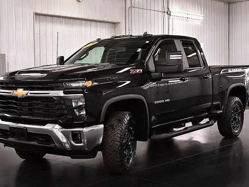 Used 2024 Chevrolet Silverado 2500 LT w/ All Star Edition AWD/4WD image 3