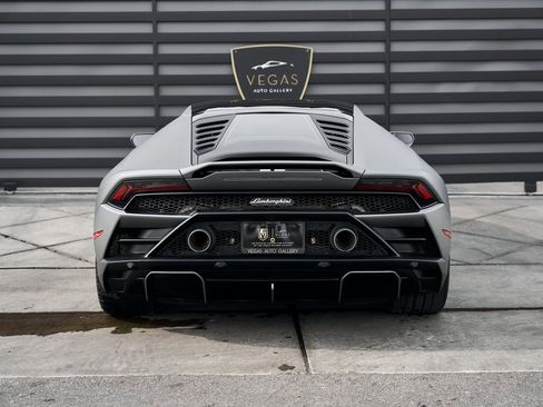 Used 2023 Lamborghini Huracan EVO image 23