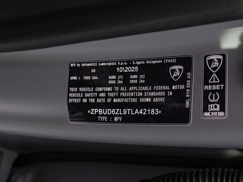 New 2026 Lamborghini Urus SE image 43