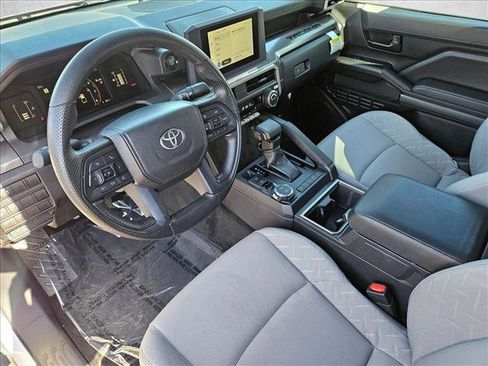 Used 2025 Toyota Tacoma SR5 AWD/4WD image 12