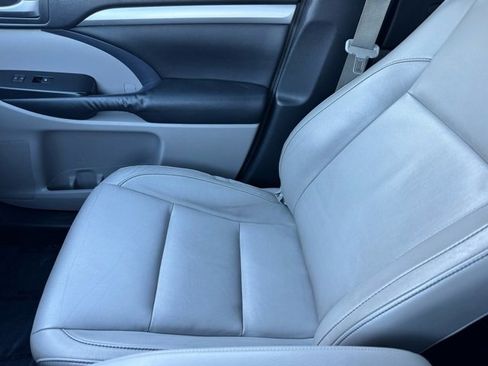 Used 2015 Toyota Highlander XLE image 23