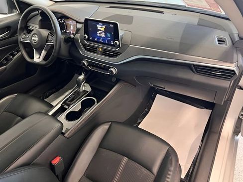 Used 2025 Nissan Altima 2.5 SR FWD image 13