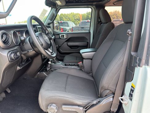Used 2023 Jeep Wrangler Sport AWD/4WD image 17