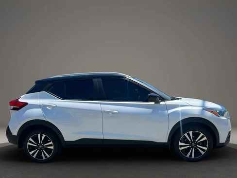 Used 2020 Nissan Kicks SV FWD image 4