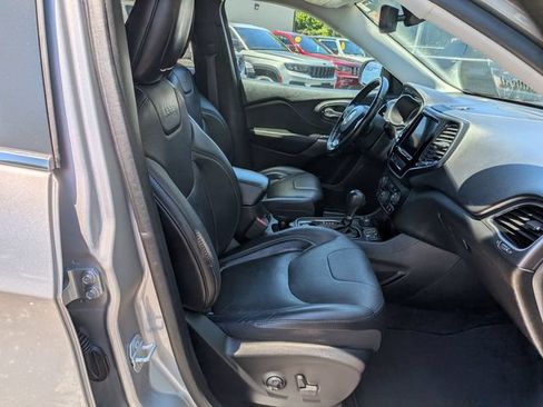 Certified 2019 Jeep Cherokee Limited AWD/4WD image 36