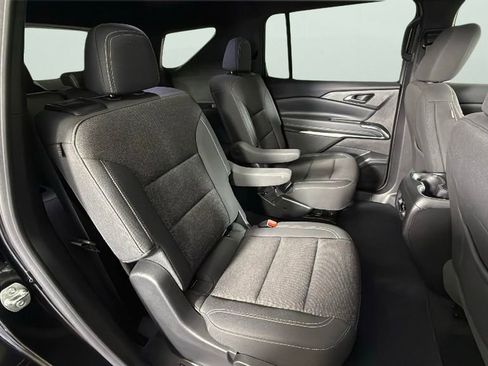 Used 2025 Chevrolet Traverse LT w/ Driver Confidence Package image 33