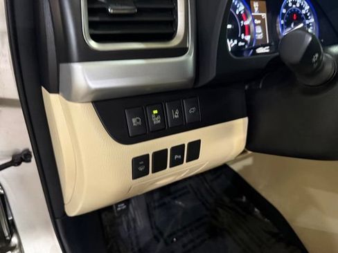 Used 2015 Toyota Highlander Limited w/ Driver Technology Package AWD/4WD image 15