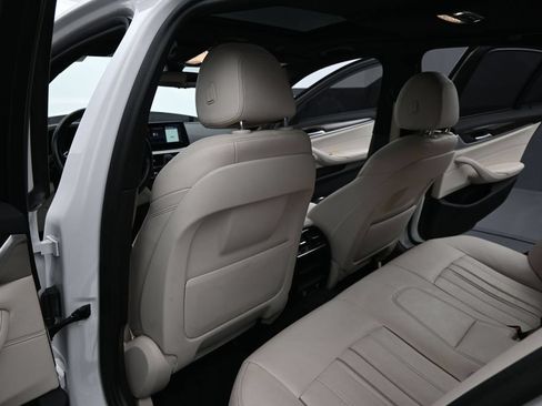Used 2019 BMW 530e w/ Convenience Package RWD image 29