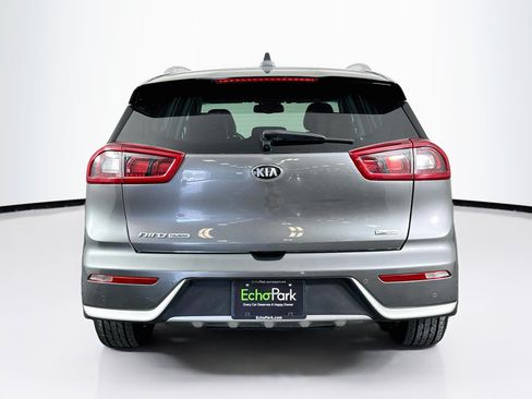 Used 2018 Kia Niro Touring FWD image 7