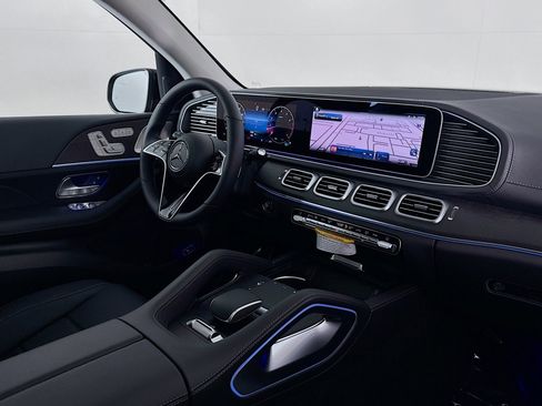 New 2026 Mercedes-Benz GLS 450 4MATIC image 16