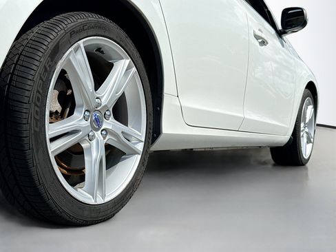 Used 2017 Volvo V60 T5 Premier w/ Convenience Package FWD image 16