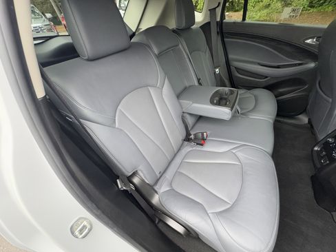 Used 2020 Buick Envision Essence image 19