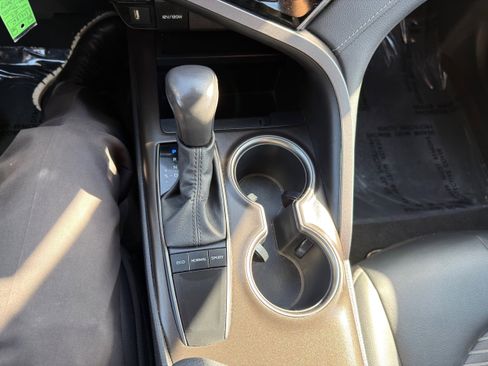 Used 2024 Toyota Camry SE image 29