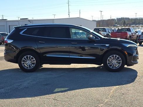 Used 2023 Buick Enclave Essence image 6