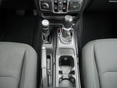 Used 2018 Jeep Wrangler Unlimited Sport S AWD/4WD image 22