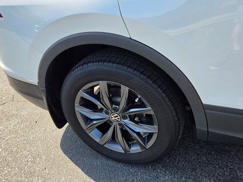 Used 2023 Volkswagen Tiguan SE w/ Panoramic Sunroof Package image 15