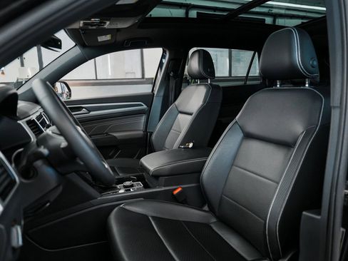 Used 2023 Volkswagen Atlas Cross Sport SEL image 28