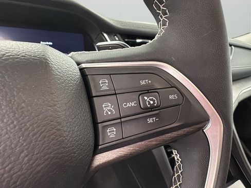Used 2023 Jeep Grand Cherokee Limited AWD/4WD image 19