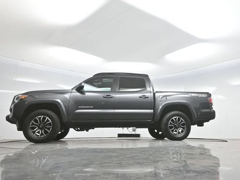 Used 2023 Toyota Tacoma TRD Sport w/ TRD Premium Sport Package AWD/4WD image 7