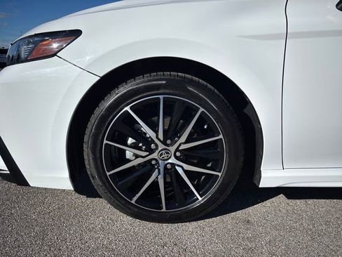 Used 2024 Toyota Camry SE image 12