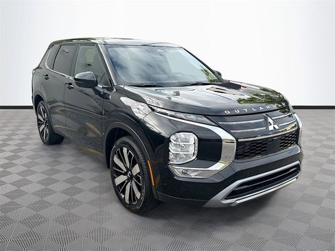 New 2026 Mitsubishi Outlander SE image 3