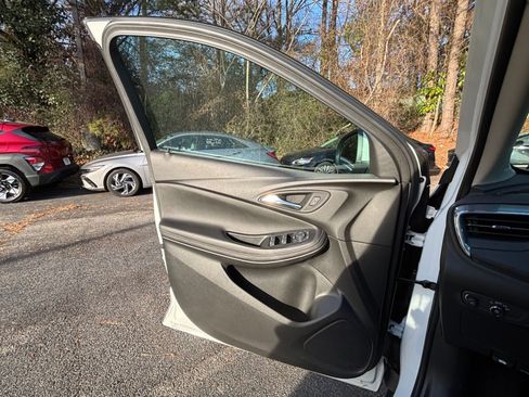 Used 2025 Buick Encore GX Preferred image 18