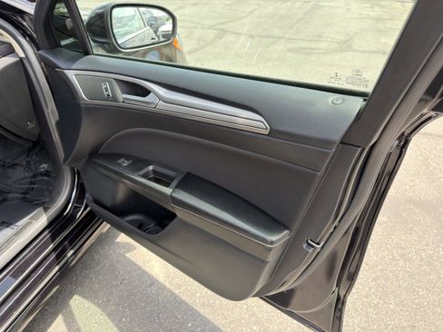 Used 2020 Ford Fusion SE FWD image 11