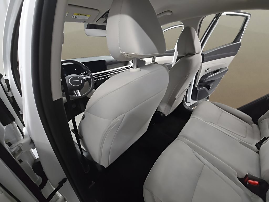 Used 2025 Hyundai Tucson SEL AWD/4WD image 16