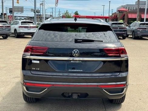 Used 2023 Volkswagen Atlas Cross Sport SE w/ Panoramic Sunroof Package FWD image 5