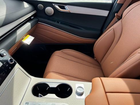 Certified 2026 Genesis GV80 2.5T Prestige AWD/4WD image 9