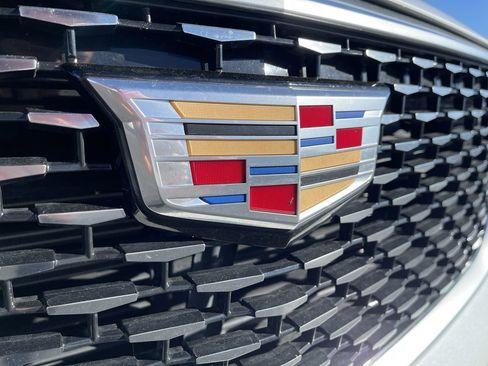 Used 2025 Cadillac XT6 Premium Luxury image 32