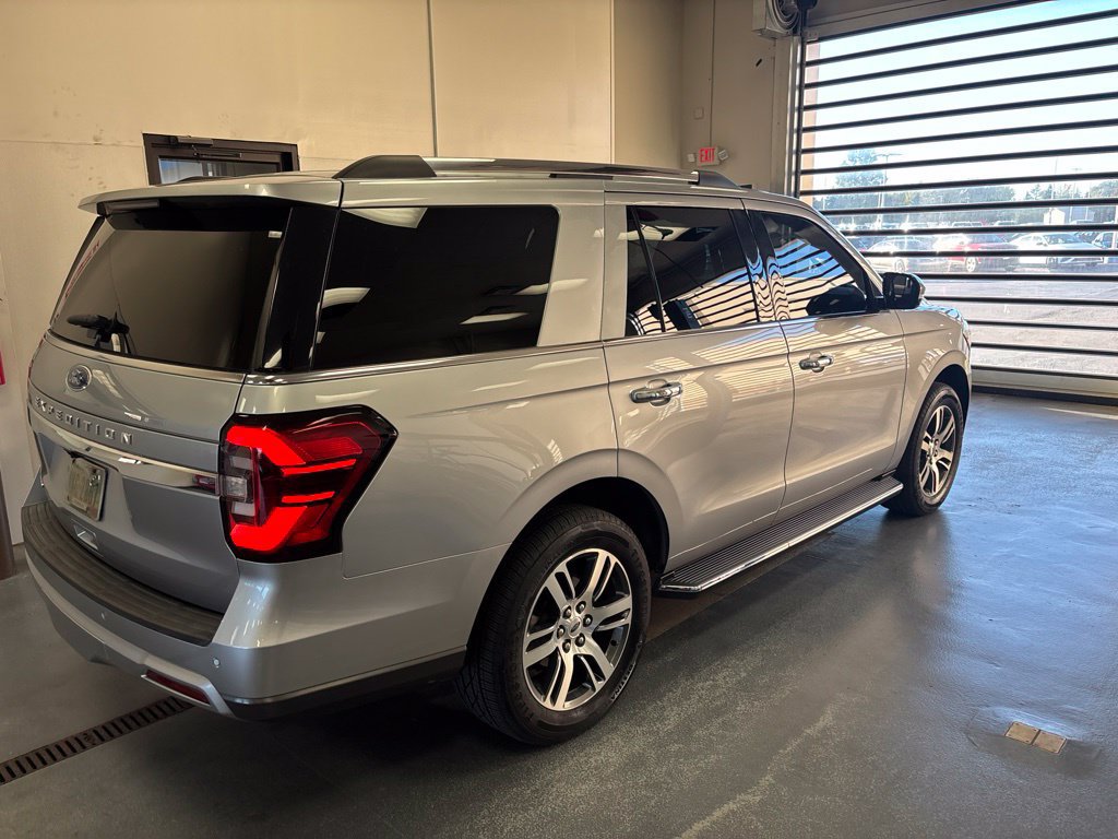 Used 2022 Ford Expedition Limited AWD/4WD image 9