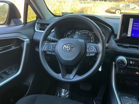 Used 2023 Toyota RAV4 LE image 17