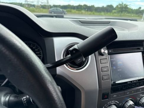 Used 2018 Toyota Tundra SR5 AWD/4WD image 32