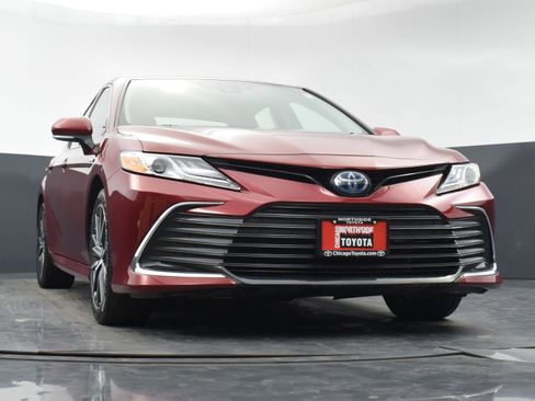 Used 2021 Toyota Camry XLE w/ Cold Weather Package image 32