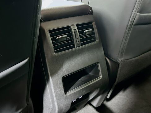 Used 2025 Mitsubishi Outlander SE image 28