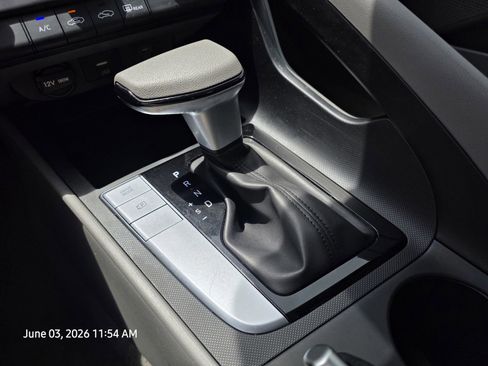Certified 2025 Hyundai Elantra SE FWD image 23