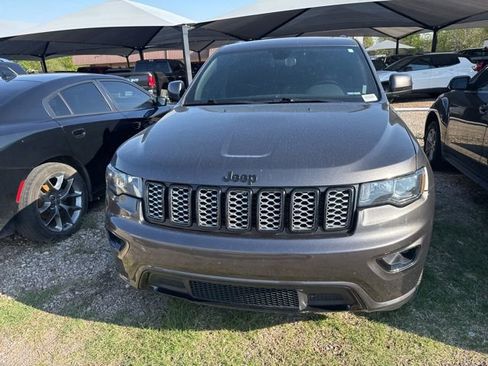 Used 2020 Jeep Grand Cherokee Altitude image 2