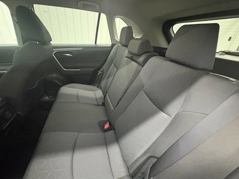 Used 2025 Toyota RAV4 XLE AWD/4WD image 9