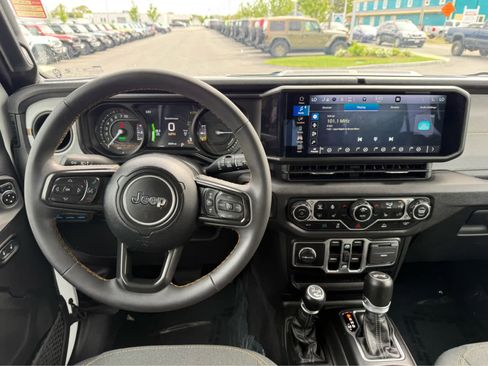 Used 2024 Jeep Wrangler Unlimited w/ Convenience Group AWD/4WD image 14