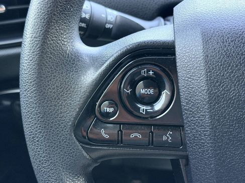 Used 2022 Toyota Prius LE AWD/4WD image 30