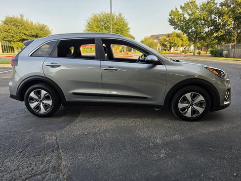 Used 2022 Kia Niro LX FWD image 8