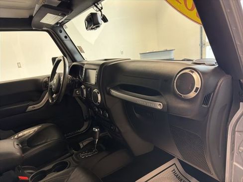 Used 2017 Jeep Wrangler Unlimited Rubicon w/ Connectivity Group AWD/4WD image 27