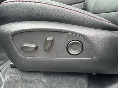 Used 2025 Chevrolet Traverse Z71 w/ Driver Confidence Package image 16