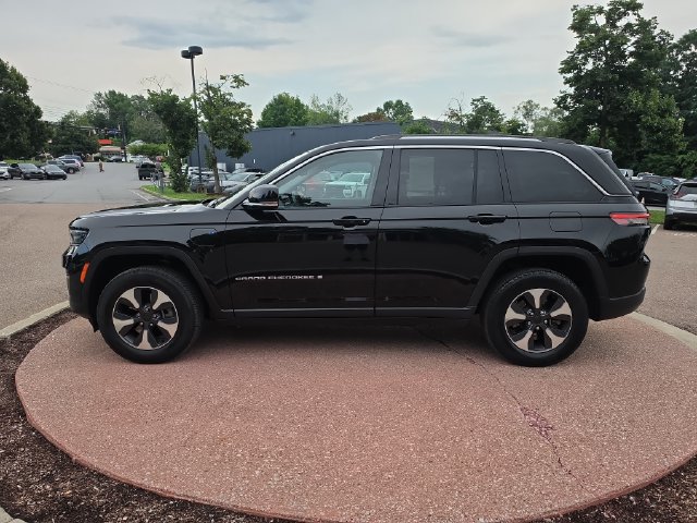 Used 2023 Jeep Grand Cherokee 4WD 4xe image 2