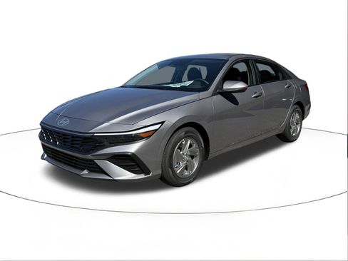 New 2026 Hyundai Elantra SE image 7