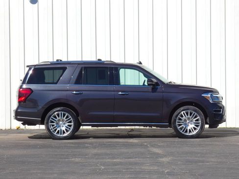 Used 2024 Ford Expedition Limited image 2