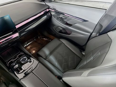 Used 2024 BMW i5 eDrive40i w/ Executive Package image 25