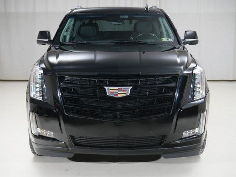 Used 2019 Cadillac Escalade Luxury w/ Escalade Sport Edition image 8